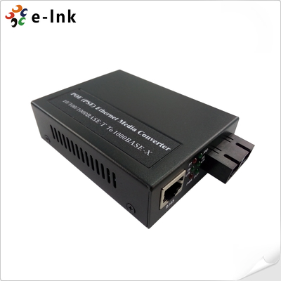 Convertidor de medios 1-Puerto 1000BASE-SFP a 2-Puerto 10/100/1000BASE-T 802.3at PoE